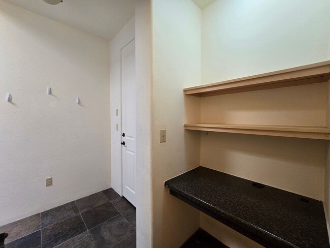 Building Photo - 1405 Vegas Verdes Dr