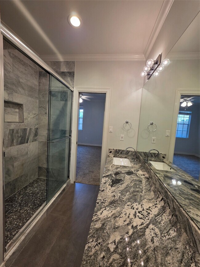 Building Photo - 1714 Roy St