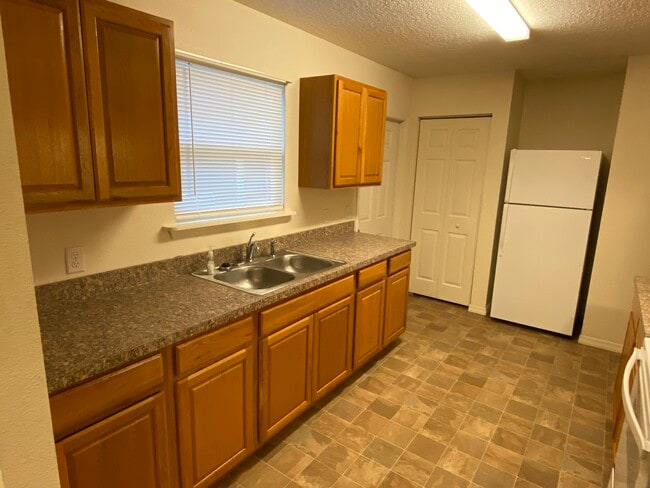 Building Photo - 154 Hurst St