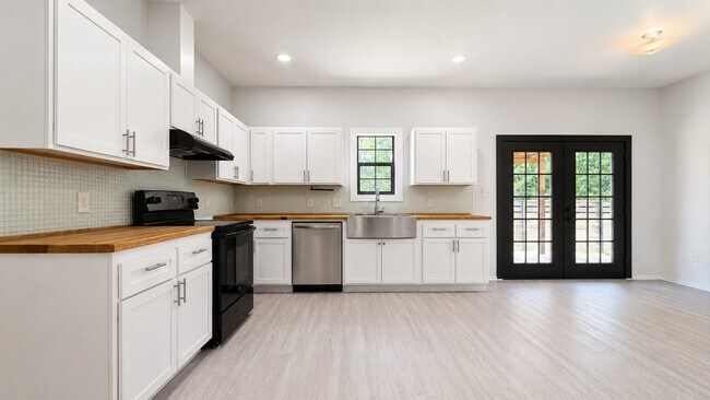 Building Photo - 11611 Walraven Dr