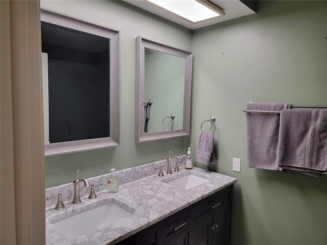 Building Photo - 1515 Pinellas Bayway S
