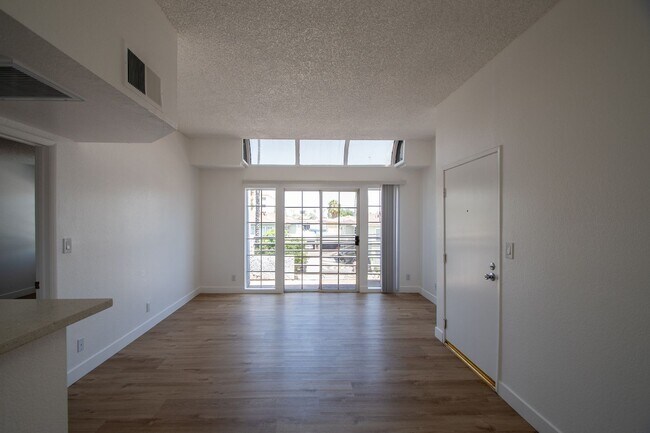 Interior Photo - 11416