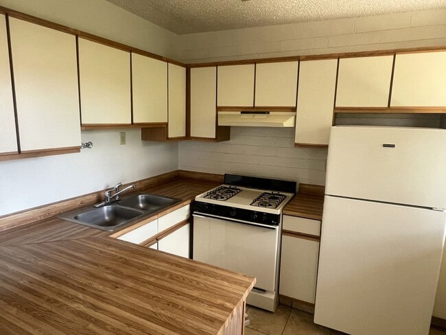 Building Photo - APARTMENT- UPTOWN SEDONA - APPLE TREE SQUARE