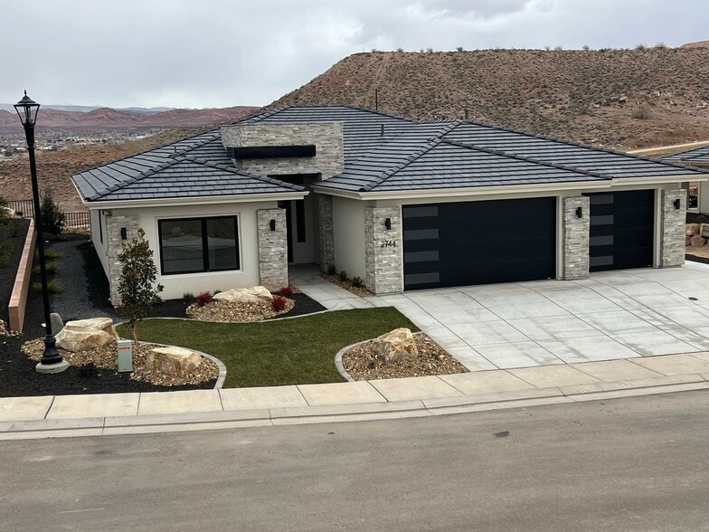 Building Photo - 2744 W Columbo Ln