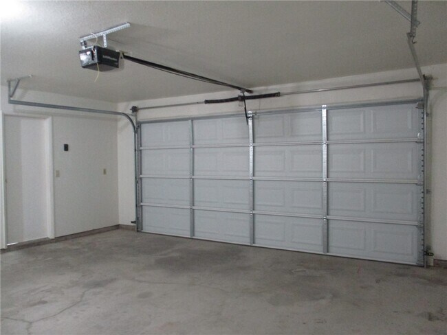 Building Photo - 5090 La Calzada Rd