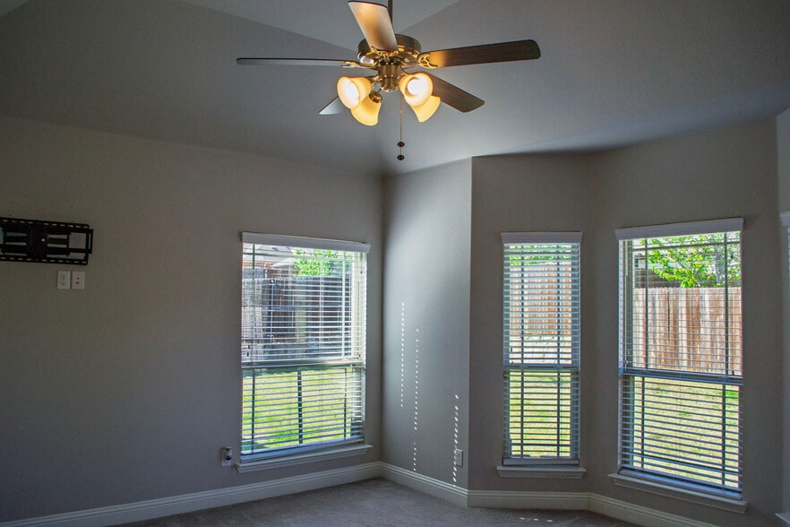 Building Photo - 1421 Baynes Dr