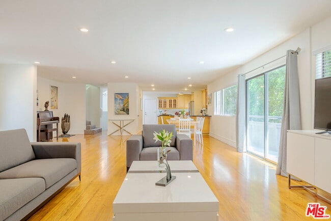 Building Photo - 110 N Barrington Ave