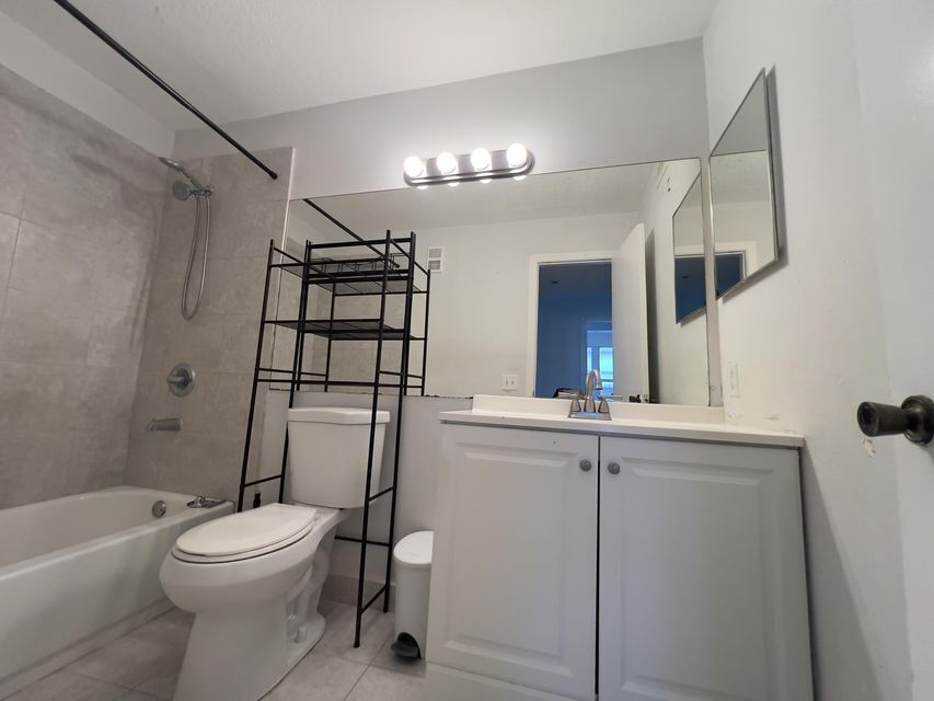 Building Photo - 2319 N Congress Ave