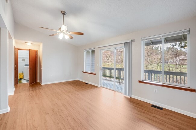 Building Photo - Beautiful 5 Bed, 3 Bath Rental Home in Sherwood!