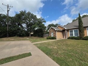 Building Photo - 3712 Mandy Dr