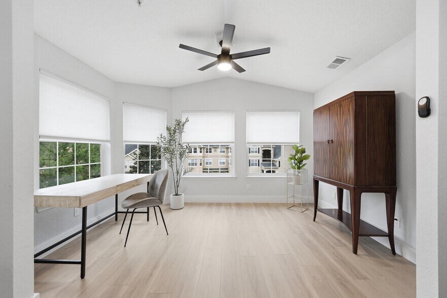 Building Photo - 13810 Sutton Park Dr N