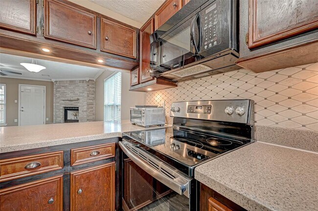 Building Photo - 502 Birdsong Dr