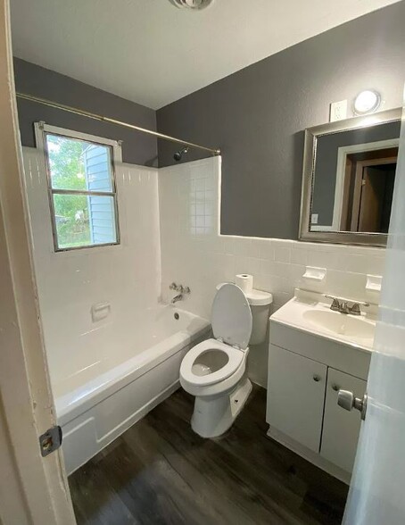 Building Photo - 2409 Shepherd Dr NW