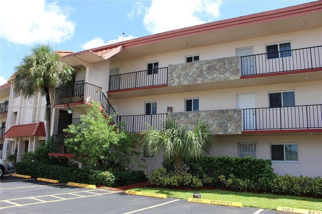 Building Photo - 1080 Del Lago Cir