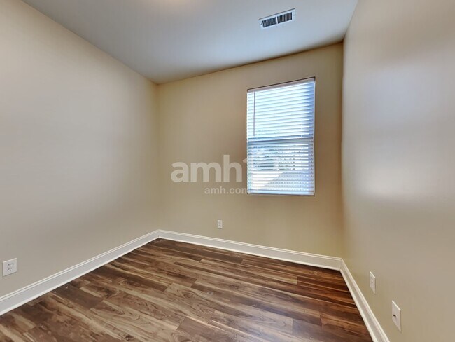 Building Photo - 306 Duck Pond Ln