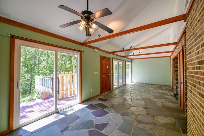 Building Photo - 6605 Jeff Ln