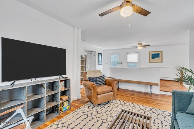 Building Photo - 1227 Bay Ave