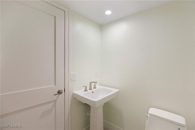 Building Photo - 2316 Gulf Shore Blvd N