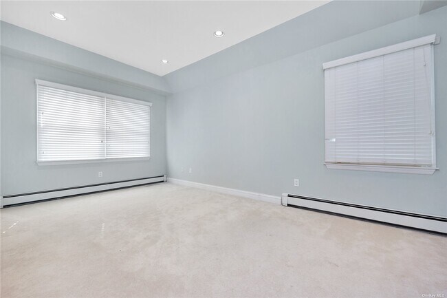 Building Photo - 90 E 7th St