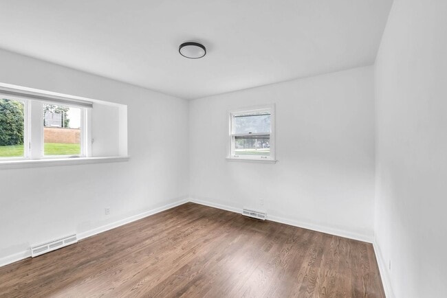 Building Photo - 360 Poplar St