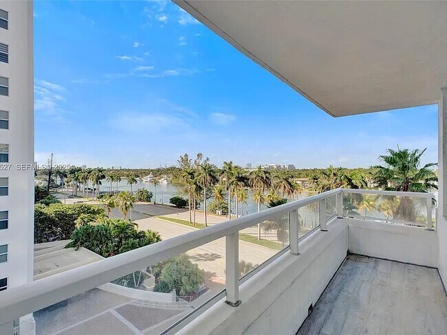 Building Photo - 5005 Collins Ave