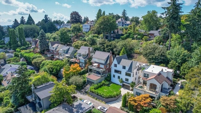 Building Photo - 4Bd/1.75Ba Seattle House