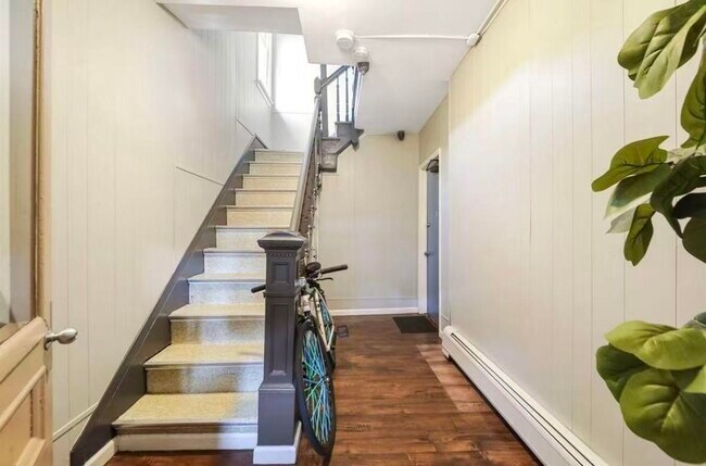 Building Photo - 530 47th St