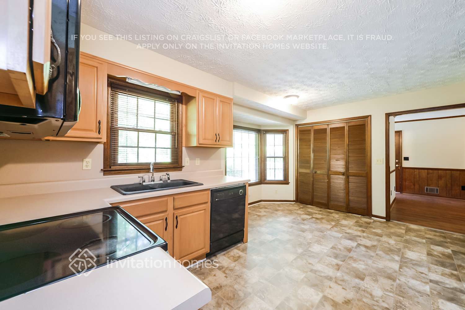 Building Photo - 5120 E Shore Dr SW