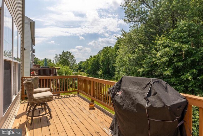 Building Photo - 536 E Boxborough Dr
