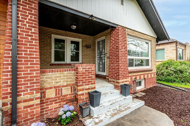 Building Photo - 1463L Dahlia St