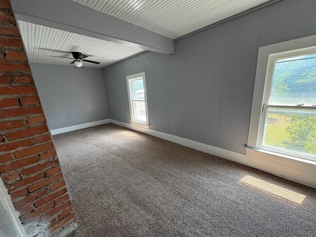 Building Photo - 314 W Mulberry Ave