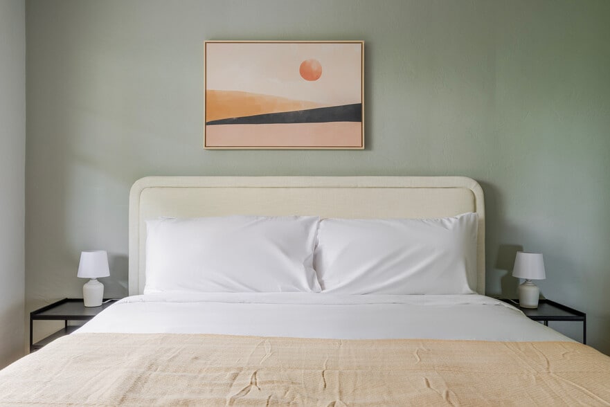 Building Photo - 327 Hawthorne Ave