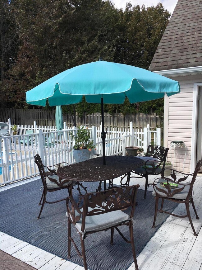 Building Photo - 2215 Old Mill Rd