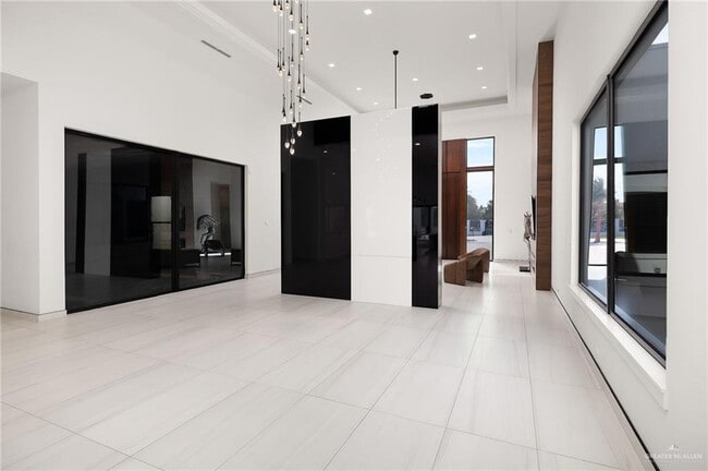 Building Photo - 43 Antigua Dr