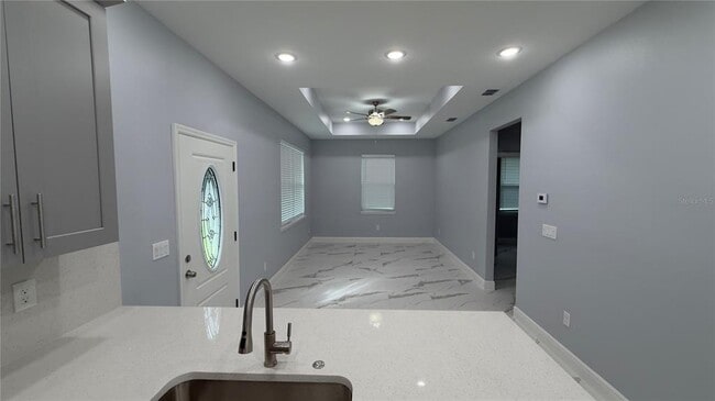 Building Photo - 708 S Thacker Ave