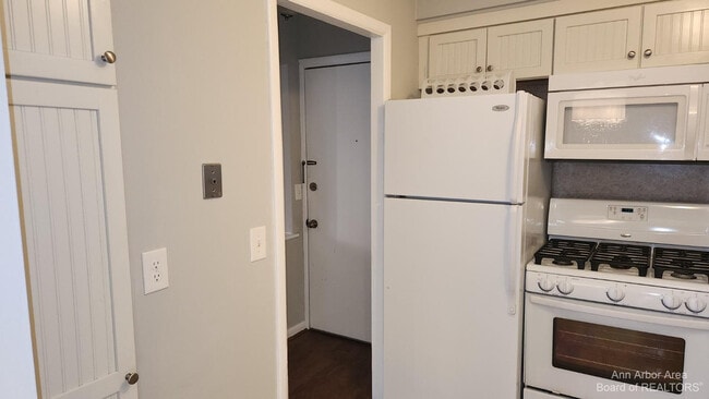 Building Photo - 1217 Island Dr