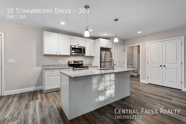 Building Photo - 10 Strawberry Dr