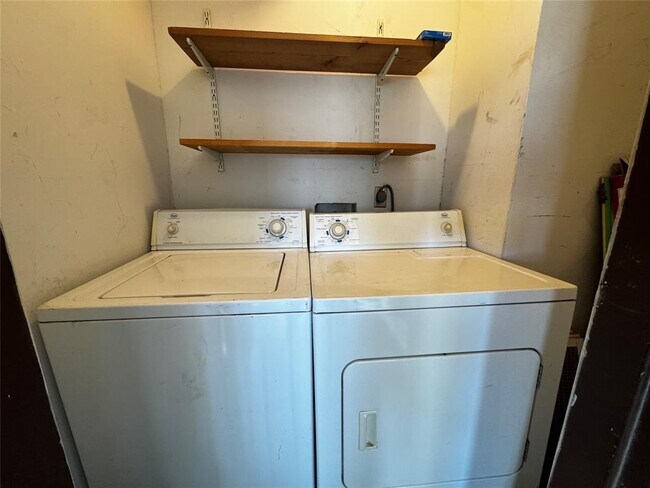 Building Photo - 1705 Crossing Pl