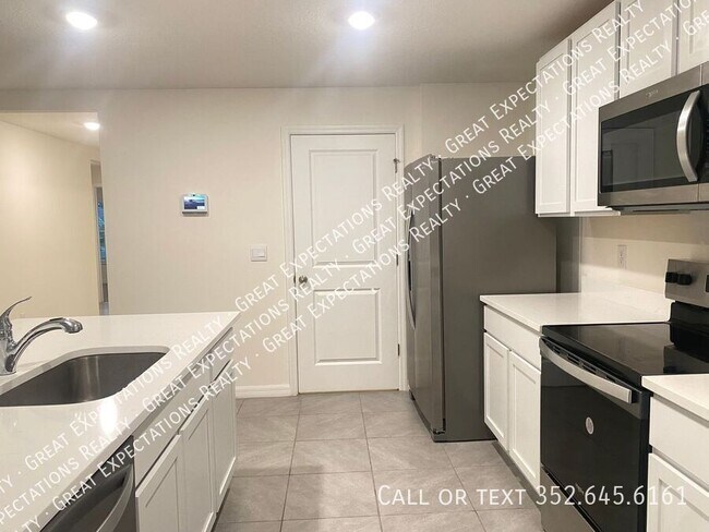 Building Photo - 6563 SE 1st Lp