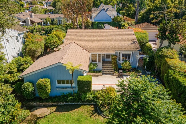 Building Photo - 4020 Vía Picaposte