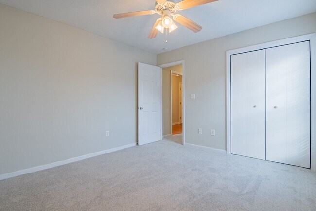 Building Photo - Updated 3 Bedroom Ranch