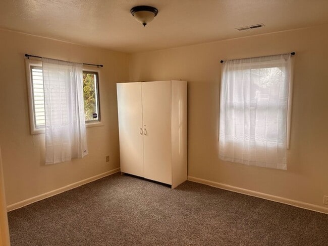 Building Photo - $500 Move-In Special | Kenton 3-Bed, 2-Bath Home with Yard & Washer/Dryer
