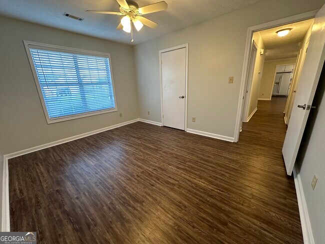Building Photo - 345 Cornwallis Way