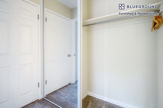 Building Photo - 1824 Oak Creek Dr