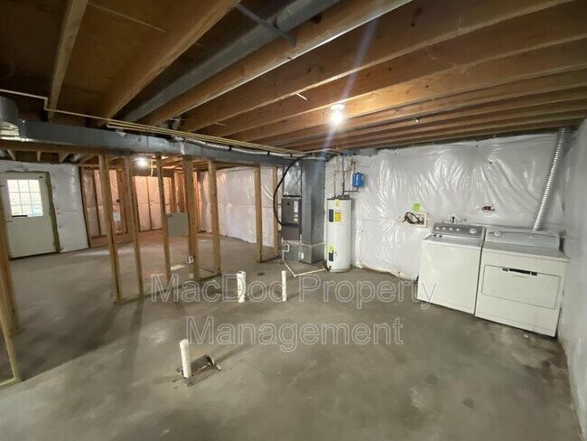 Building Photo - 7218 John Taylor Mews
