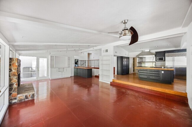 Building Photo - 255 Camino Buena Vista