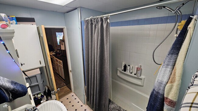 Building Photo - 6 Canaan St