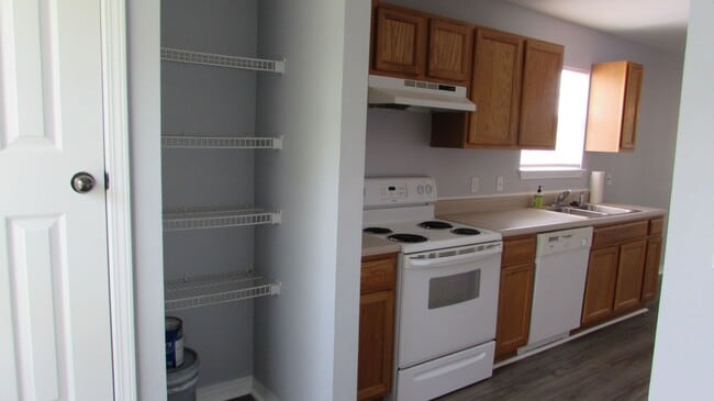 Building Photo - 15135 Deer Creek Dr