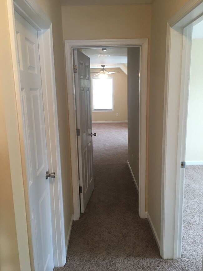 Building Photo - 1616 Fawcett Ln