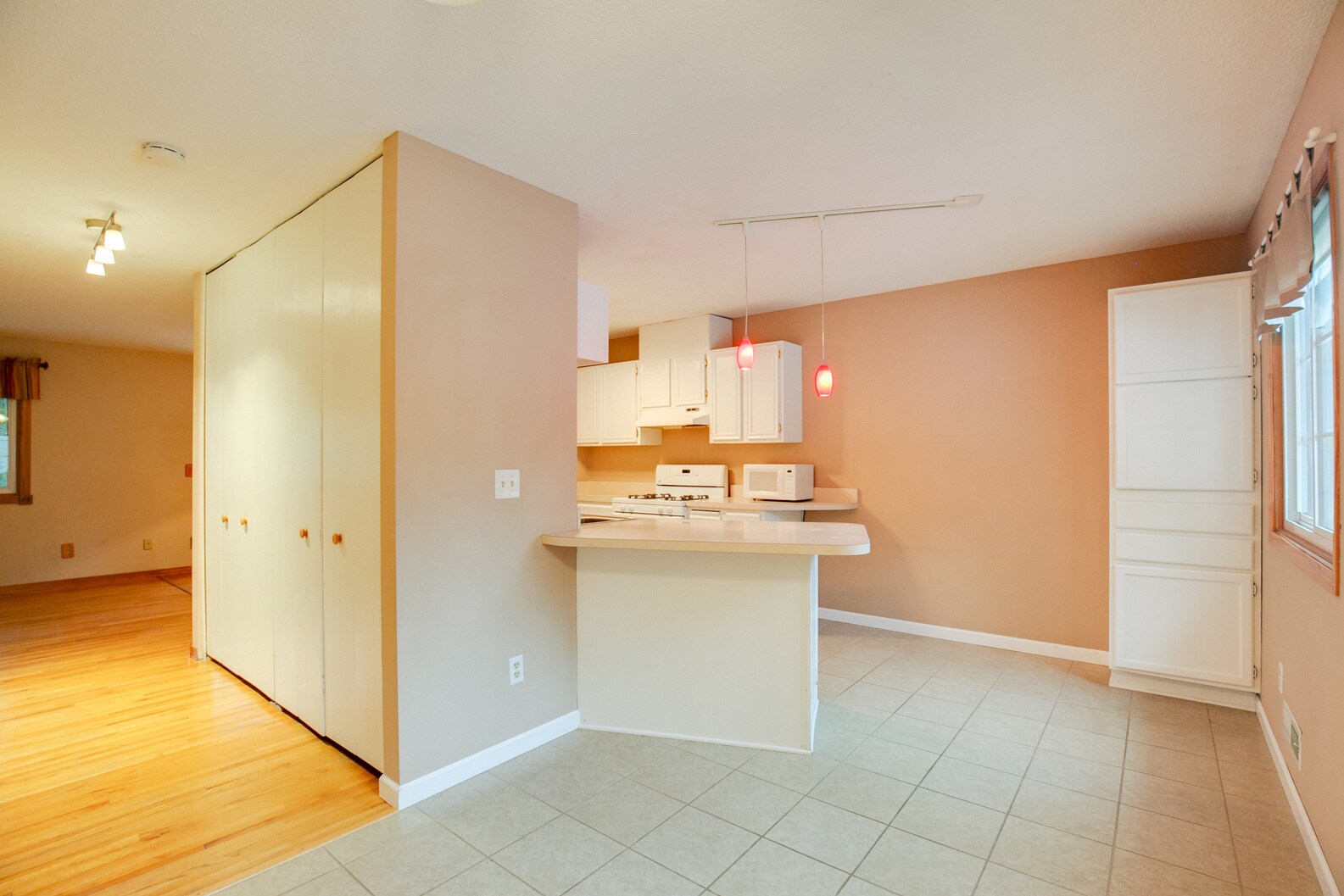 Building Photo - 12115 Drake St NW